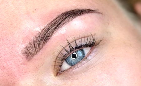 Henna brows inkludert skrubb av bryn